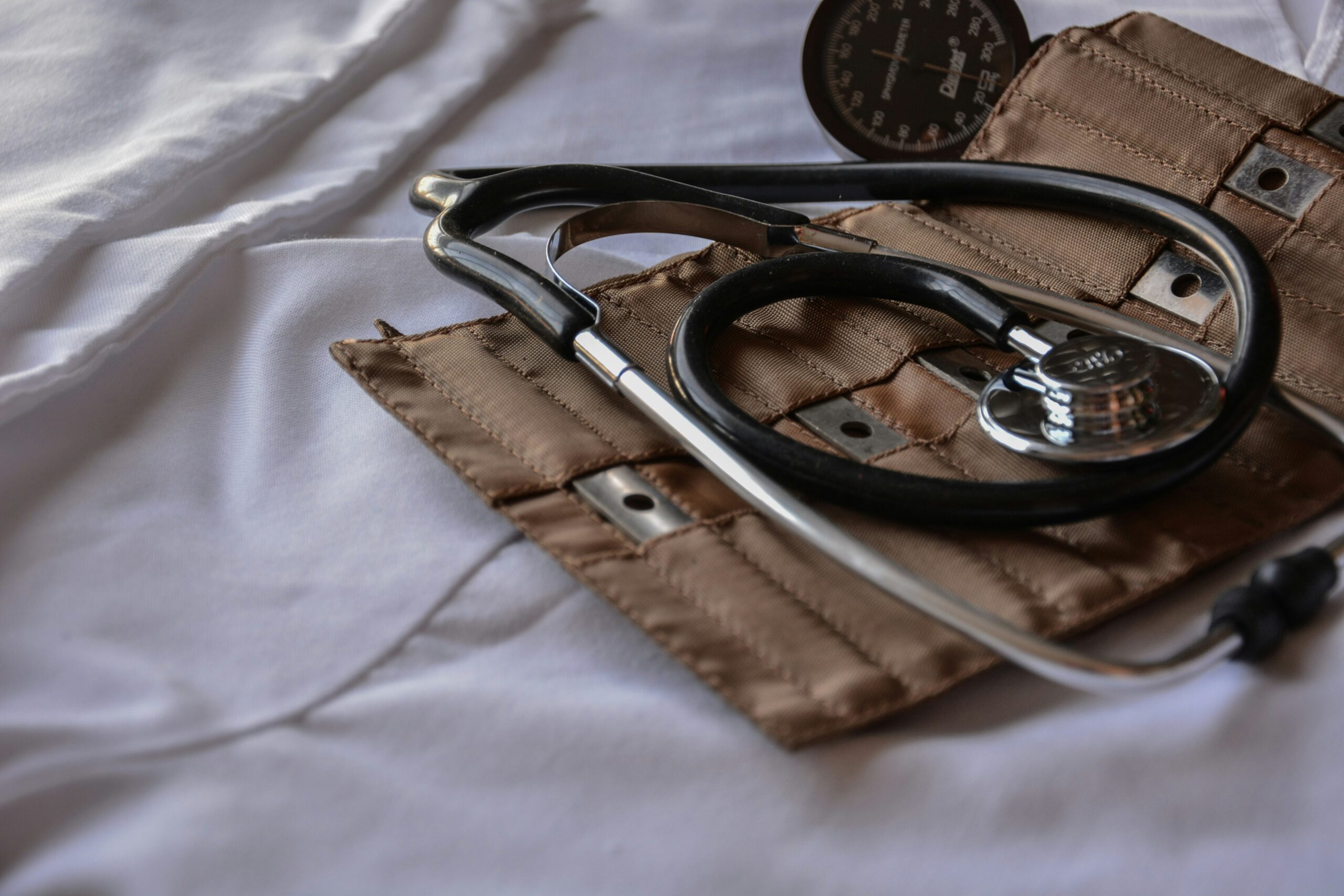 What qualifications should a clinic have to administer the p shot safely?